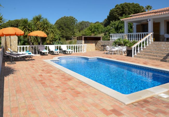 House in Lagoa - Casa Rina - Private swimming pool, 5 min drive to beaches & 7 min to town 