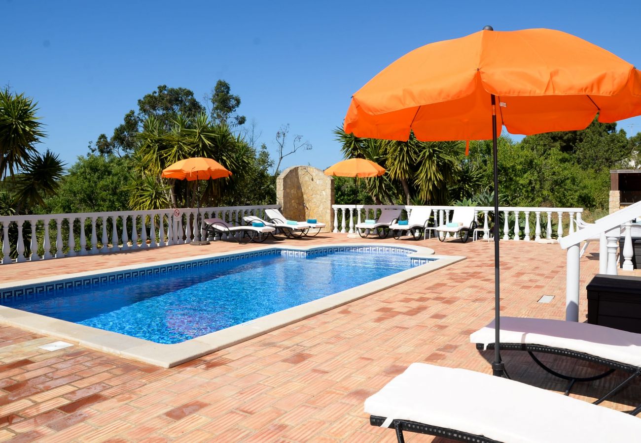 House in Lagoa - Casa Rina - Private swimming pool, 5 min drive to beaches & 7 min to town 