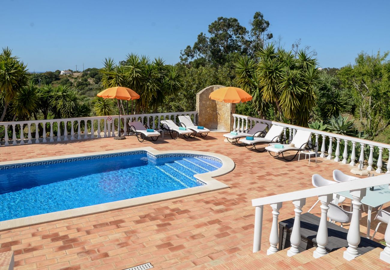 House in Lagoa - Casa Rina - Private swimming pool, 5 min drive to beaches & 7 min to town 