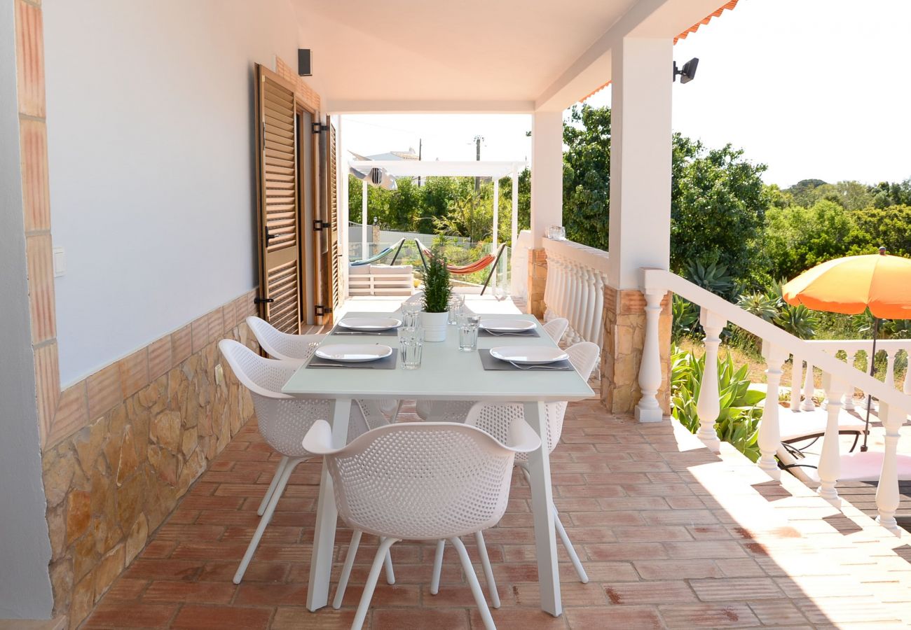 House in Lagoa - Casa Rina - Private swimming pool, 5 min drive to beaches & 7 min to town 