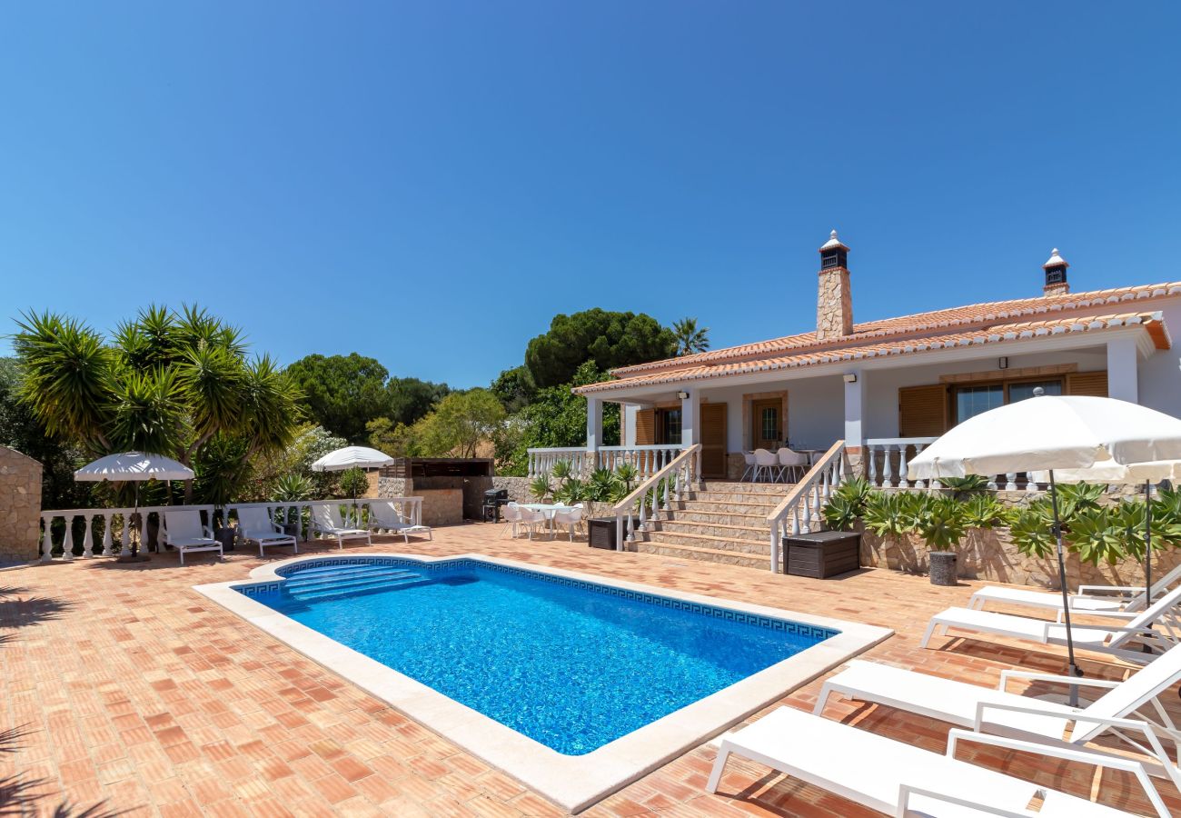 House in Lagoa - Casa Rina - Private swimming pool, 5 min drive to beaches & 7 min to town 