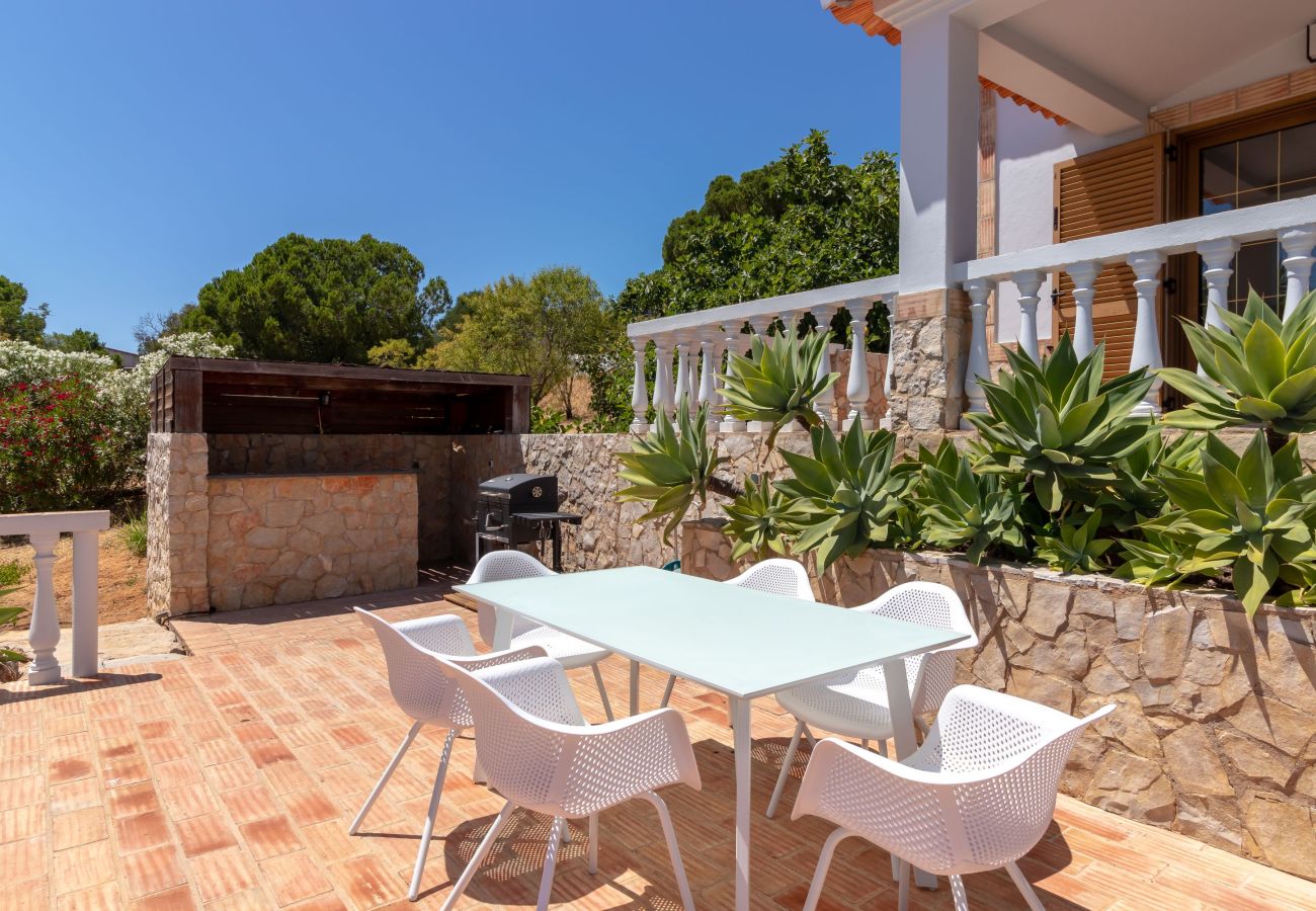 House in Lagoa - Casa Rina - Private swimming pool, 5 min drive to beaches & 7 min to town 