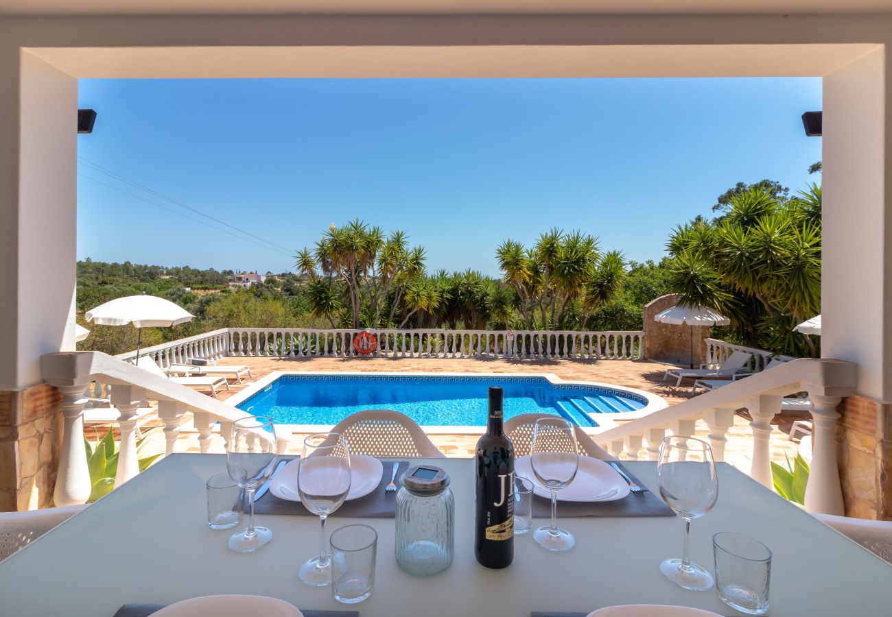 House in Lagoa - Casa Rina - Private swimming pool, 5 min drive to beaches & 7 min to town 