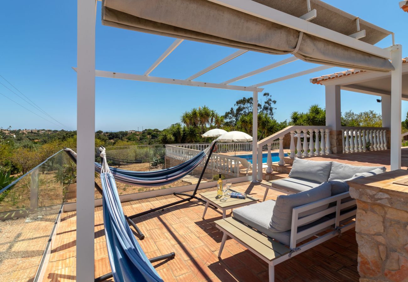 House in Lagoa - Casa Rina - Private swimming pool, 5 min drive to beaches & 7 min to town 