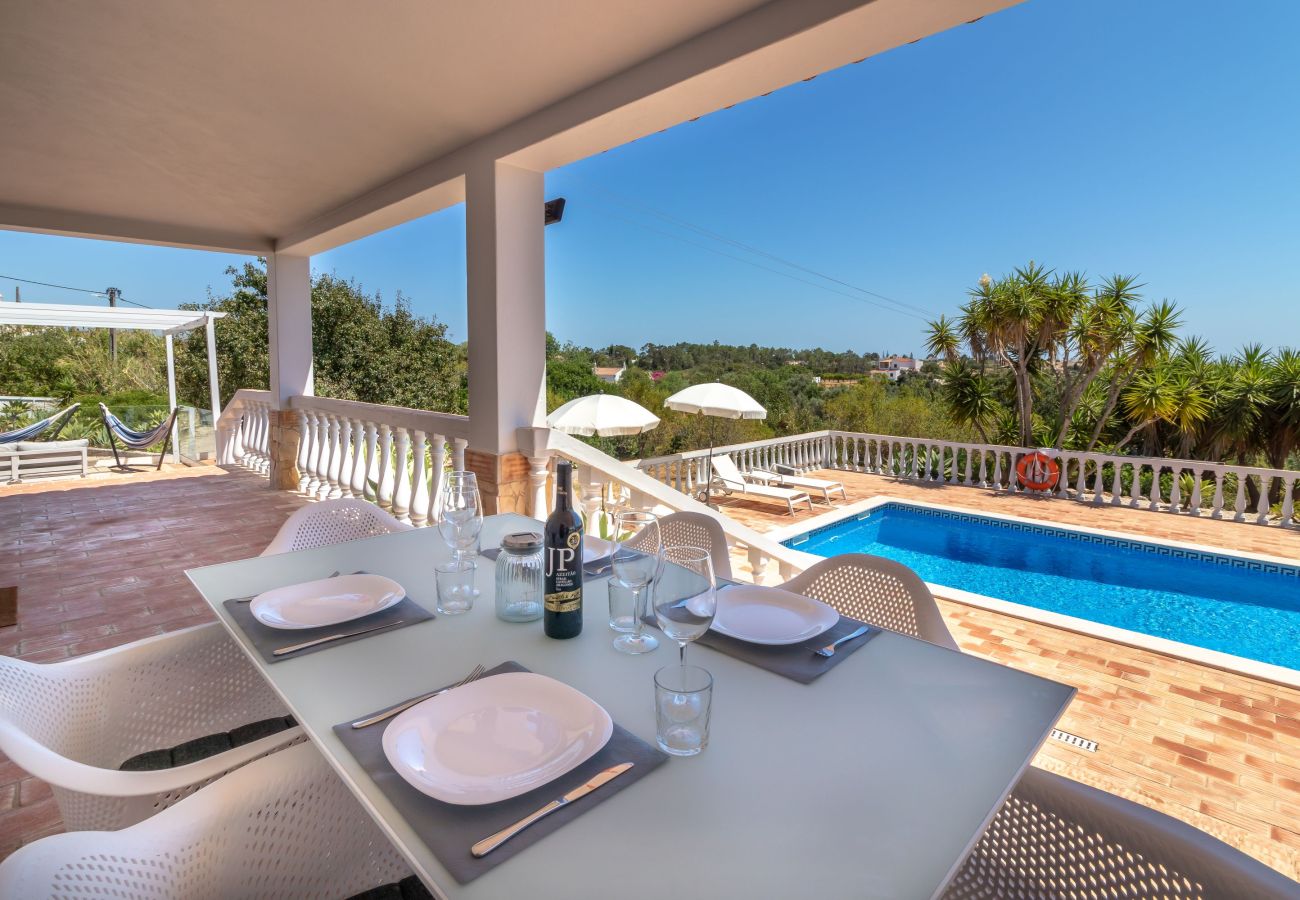 House in Lagoa - Casa Rina - Private swimming pool, 5 min drive to beaches & 7 min to town 