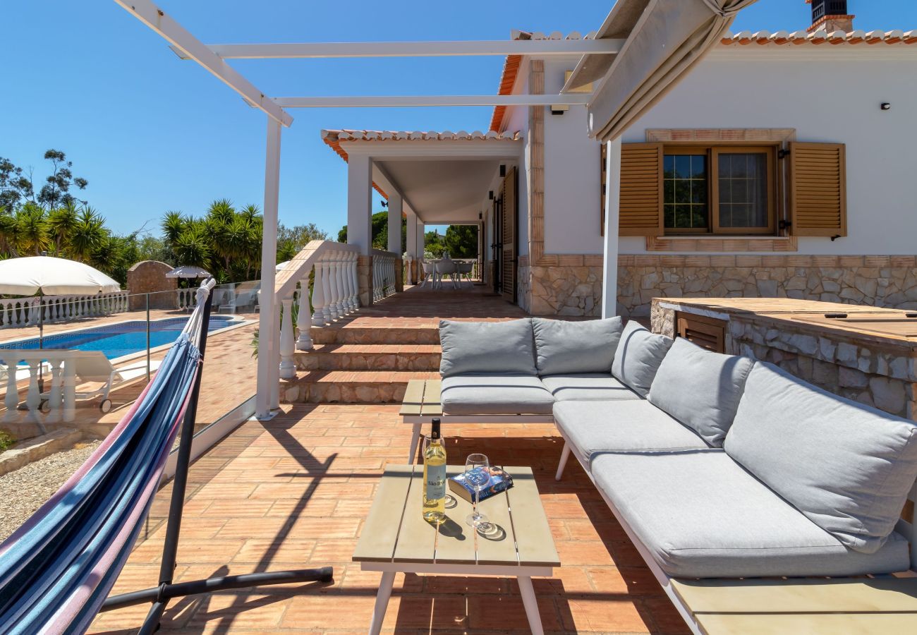 House in Lagoa - Casa Rina - Private swimming pool, 5 min drive to beaches & 7 min to town 