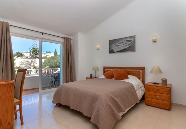 House in Carvoeiro - Casa Jasmine - Private pool and just 10 minute walk to beach and town