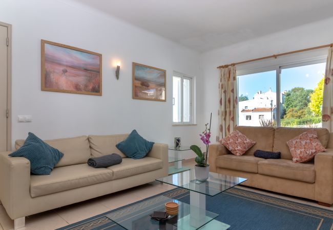 House in Carvoeiro - Casa Jasmine - Private pool and just 10 minute walk to beach and town