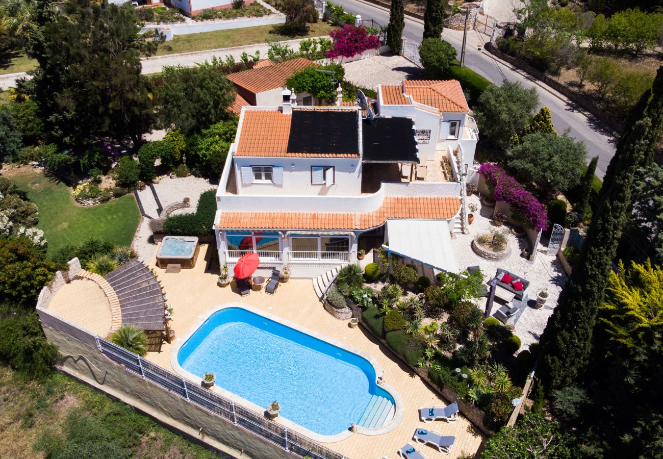 Villa in Carvoeiro - Villa Madrugada - Private swimming pool, walking distance to town centre & beach 