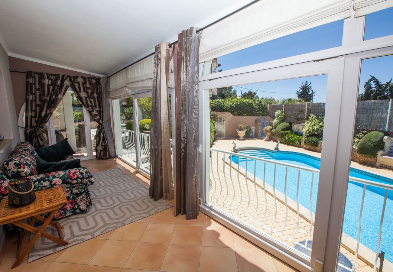 Villa in Carvoeiro - Villa Madrugada - Private swimming pool, walking distance to town centre & beach 