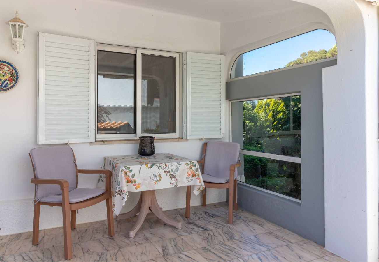 Villa in Carvoeiro - Villa Madrugada - Swimming pool, jacuzzi, walking distance to town centre & beach 