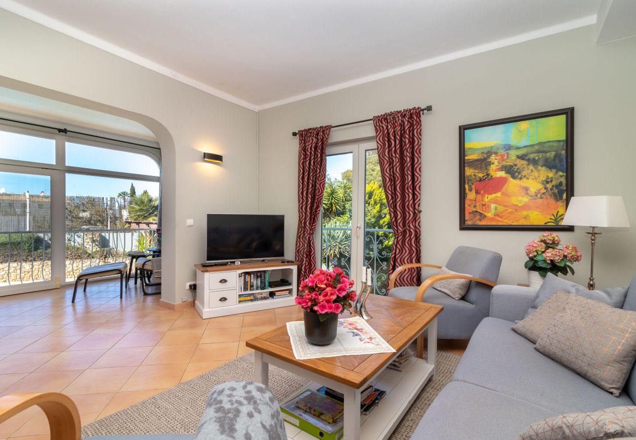 Villa in Carvoeiro - Villa Madrugada - Swimming pool, jacuzzi, walking distance to town centre & beach 