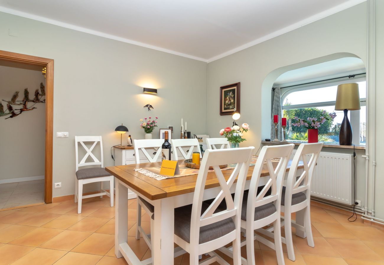 Villa in Carvoeiro - Villa Madrugada - Swimming pool, jacuzzi, walking distance to town centre & beach 