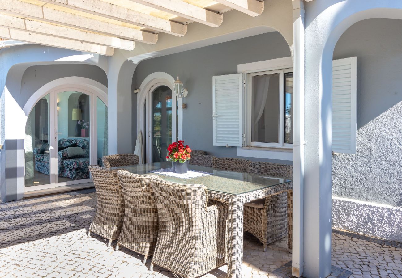 Villa in Carvoeiro - Villa Madrugada - Swimming pool, jacuzzi, walking distance to town centre & beach 