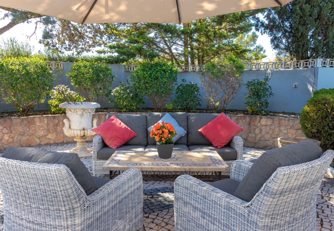 Villa in Carvoeiro - Villa Madrugada - Swimming pool, jacuzzi, walking distance to town centre & beach 