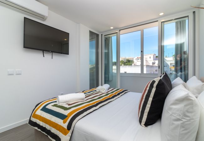 House in Carvoeiro - Casa Ayla - 2 bedrooms, jacuzzi, sea views & close to beach 