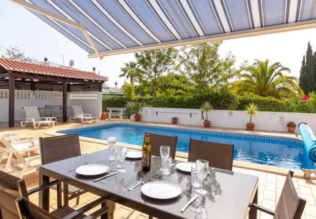 Villa in Carvoeiro - Casa Santa Barbara - Heated swimming pool, ping pong table, just 1km from beach 