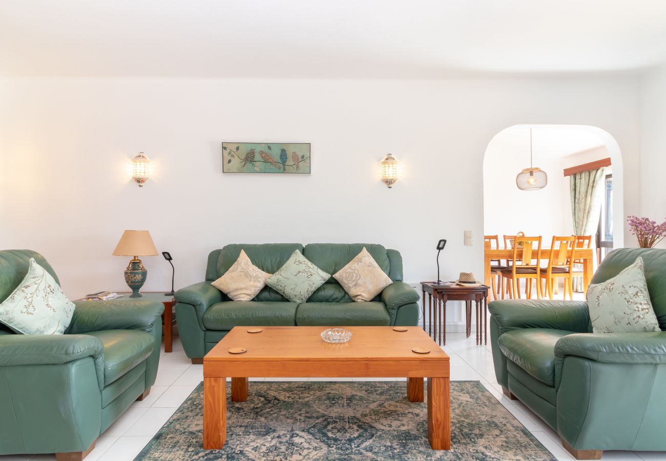 Villa in Carvoeiro - Casa Santa Barbara - Heated swimming pool, ping pong table, just 1km from beach 