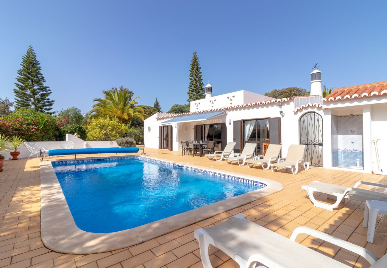 Villa in Carvoeiro - Casa Santa Barbara - Heated swimming pool, ping pong table, just 1km from beach 