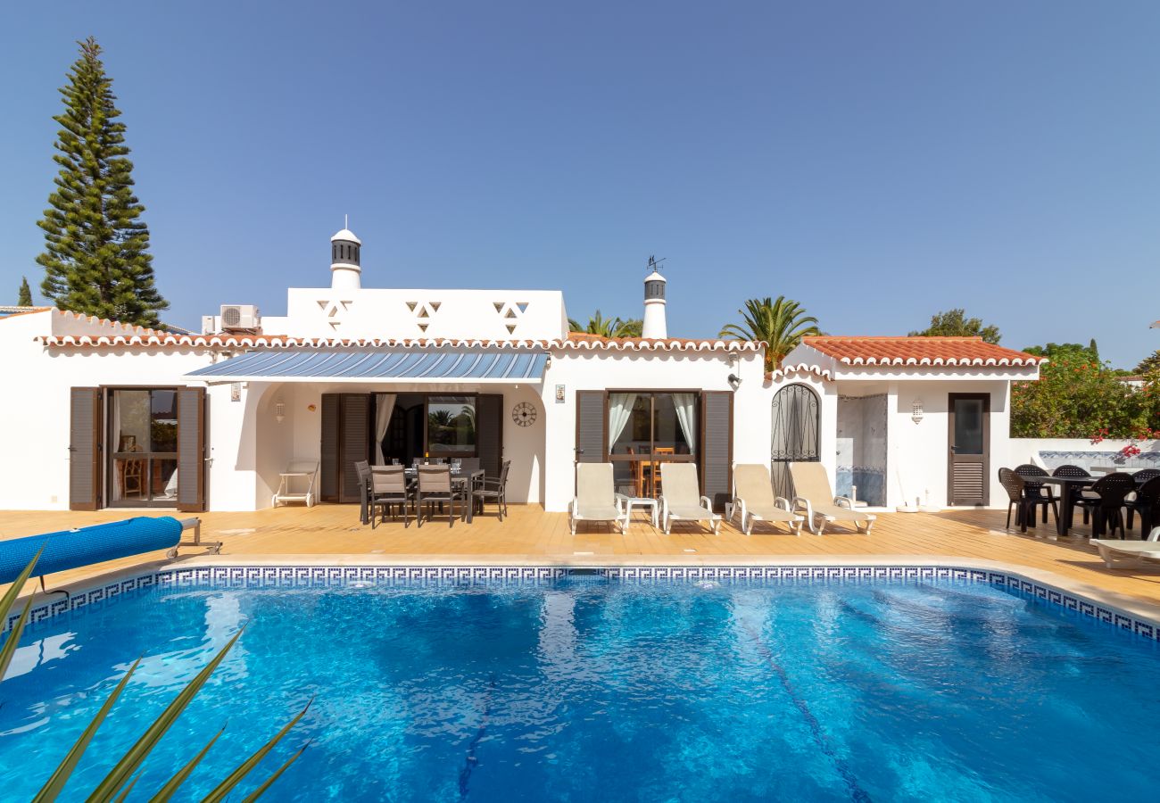 Villa in Carvoeiro - Casa Santa Barbara - Heated swimming pool, ping pong table, just 1km from beach 