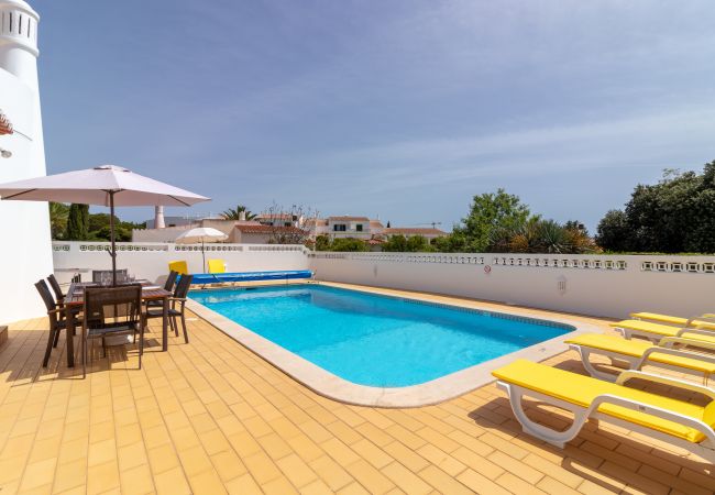 Villa in Carvoeiro - Casa Ballyhale - Private swimming pool, walking distance to beach & golf course 