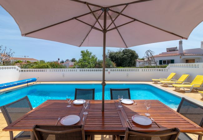 Villa in Carvoeiro - Casa Ballyhale - Private swimming pool, walking distance to beach & golf course 