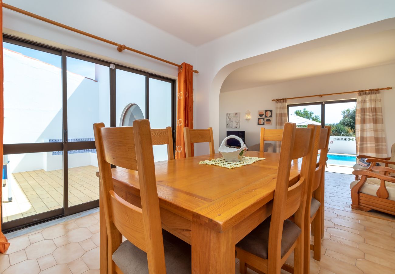 Villa in Carvoeiro - Casa Ballyhale - Private swimming pool, walking distance to beach & golf course 