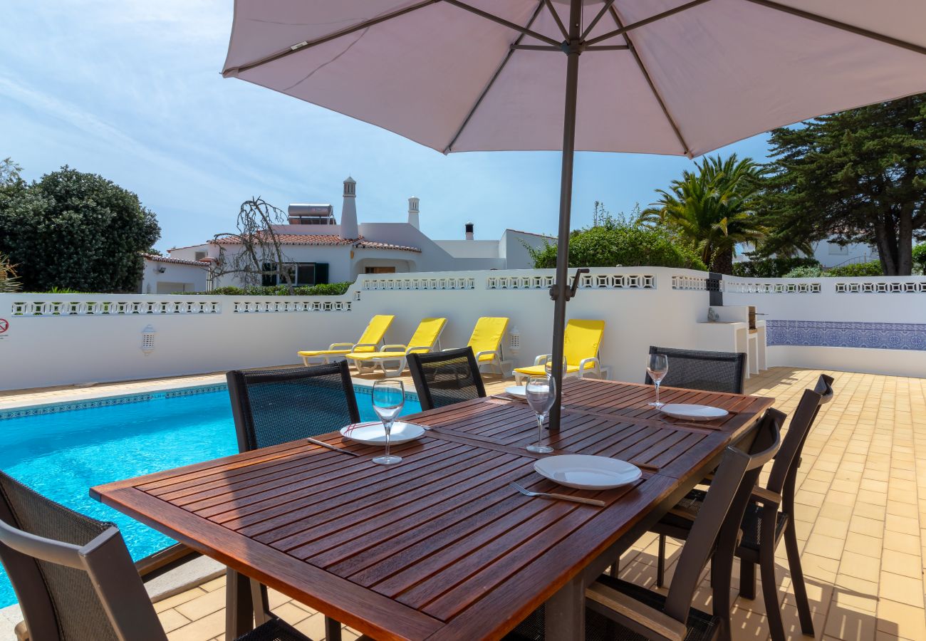 Villa in Carvoeiro - Casa Ballyhale - Private swimming pool, walking distance to beach & golf course 