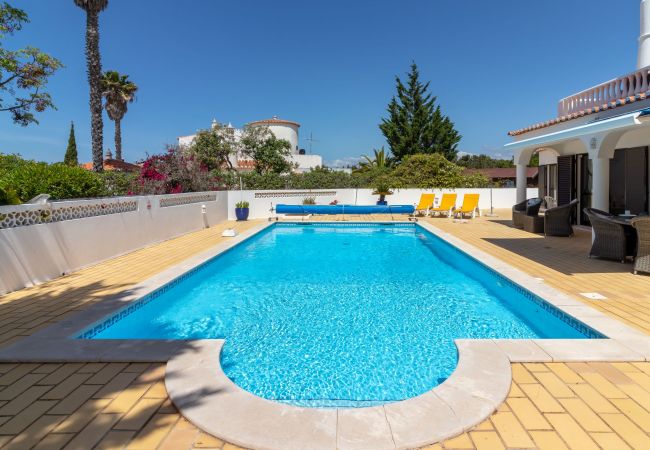 Villa in Carvoeiro - Casa Figueira - Private heated pool, next to golf course & close to beaches 