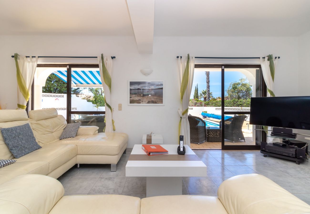 Villa in Carvoeiro - Casa Figueira - Private heated pool, next to golf course & close to beaches 