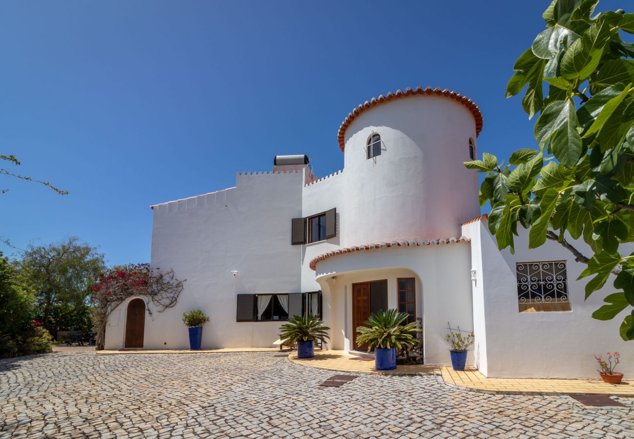 Villa in Carvoeiro - Casa Figueira - Private heated pool, next to golf course & close to beaches 