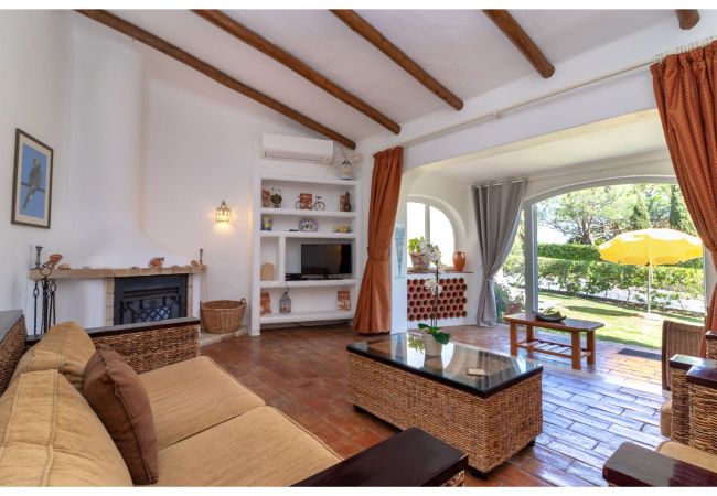 House in Carvoeiro - Casa Borboleta - Communal pool, sea views & 350m from beach & town
