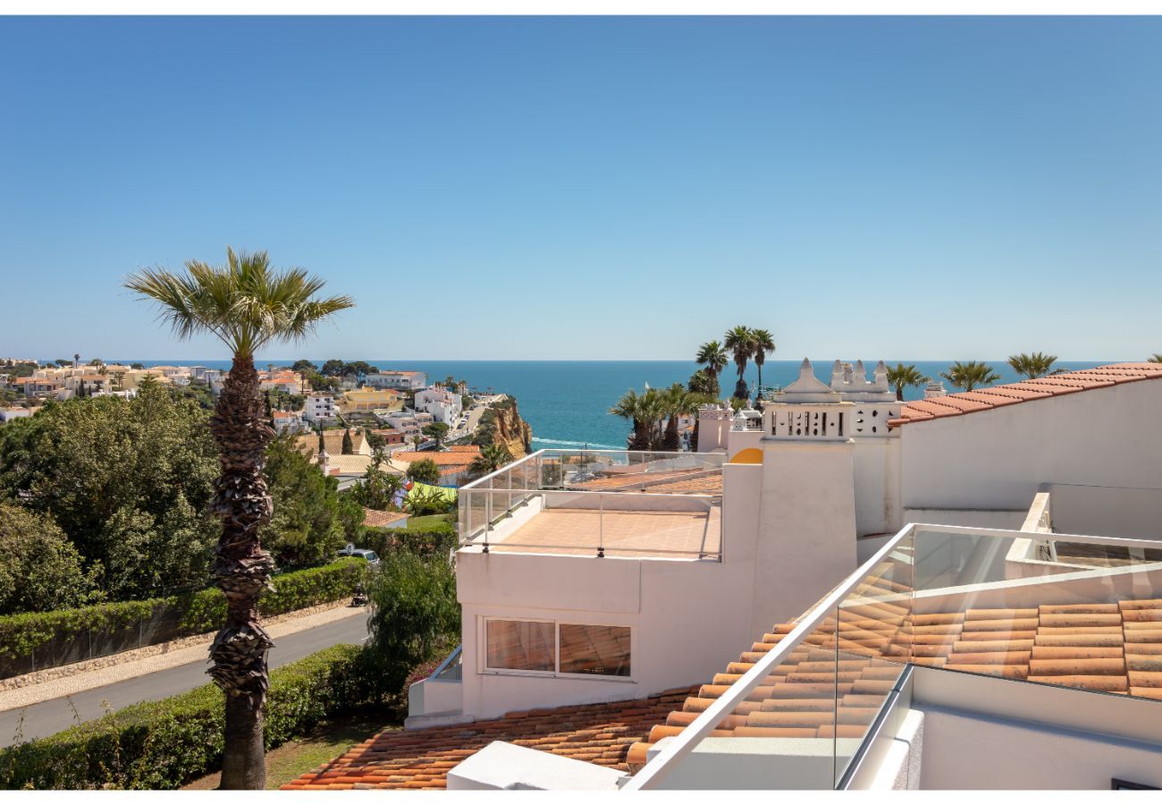 House in Carvoeiro - Casa Borboleta - Communal pool, sea views & 350m from beach & town