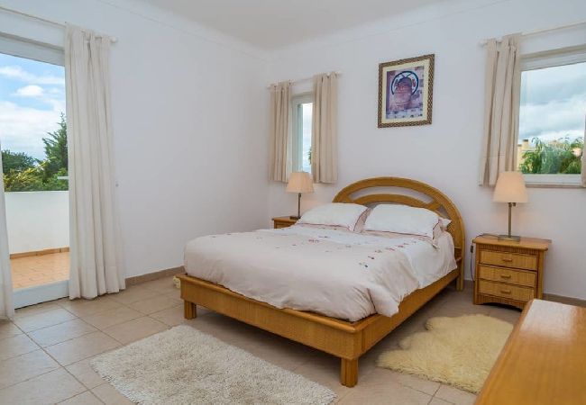 Villa in Salicos - Casa Figueira - Heated swimming pool, 5 minute drive to beach and town centre