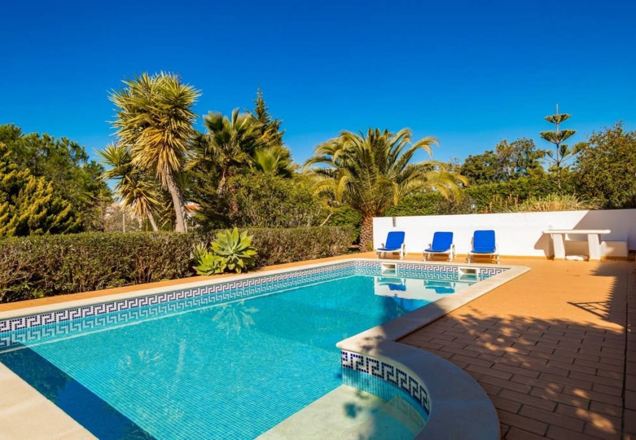 Villa in Salicos - Casa Figueira - Heated swimming pool, 5 minute drive to beach and town centre