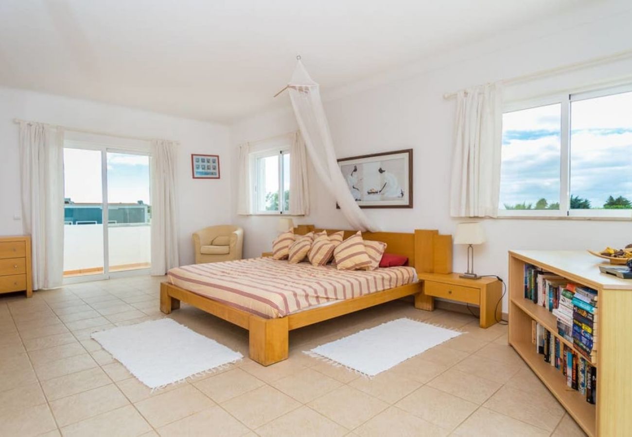 Villa in Salicos - Casa Figueira - Heated swimming pool, 5 minute drive to beach and town centre