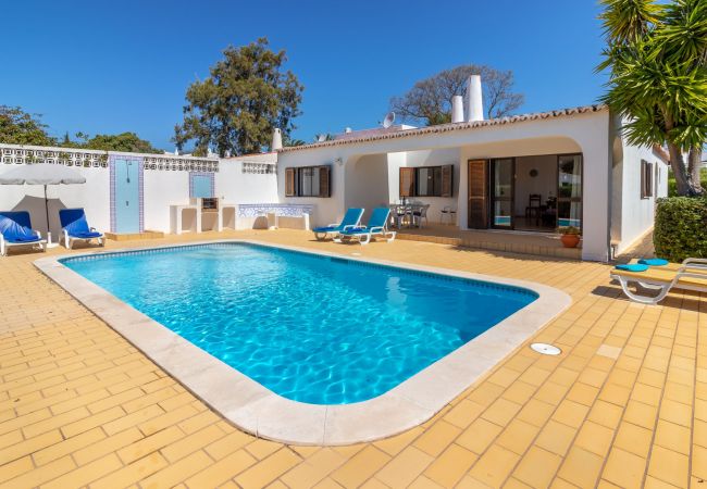 Villa in Carvoeiro - Casa Colina Azul - Private swimming pool, walking distance to Carvoeiro centre & beach