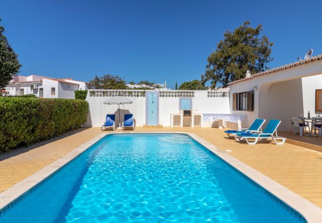 Villa in Carvoeiro - Casa Colina Azul - Private swimming pool, walking distance to Carvoeiro centre & beach