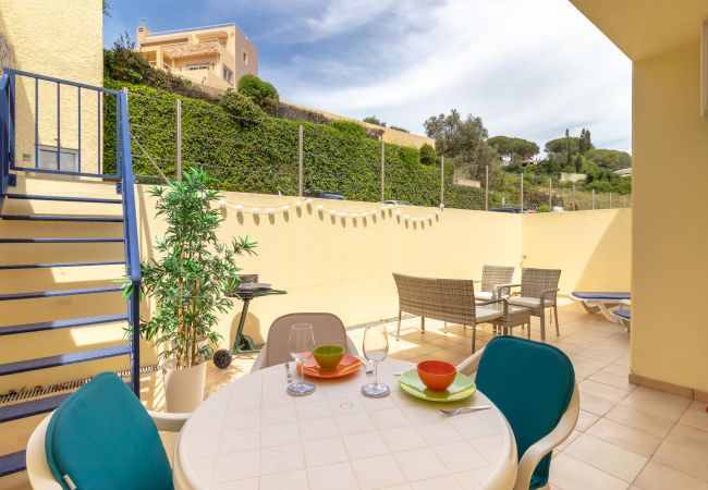Apartment in Carvoeiro - Casa Peggy - Communal pool & garden, just 500m from the beach
