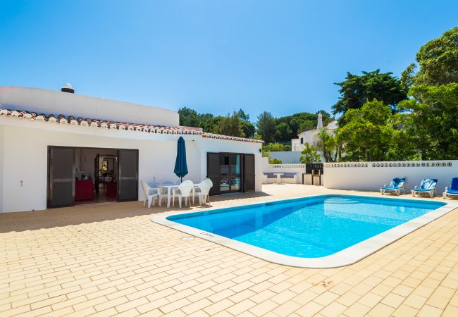 Villa in Carvoeiro - Casa dos Caes - Private pool, just 500m from golf course & 1.5km from beach