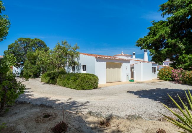 Villa in Carvoeiro - Casa dos Caes - Private pool, just 500m from golf course & 1.5km from beach