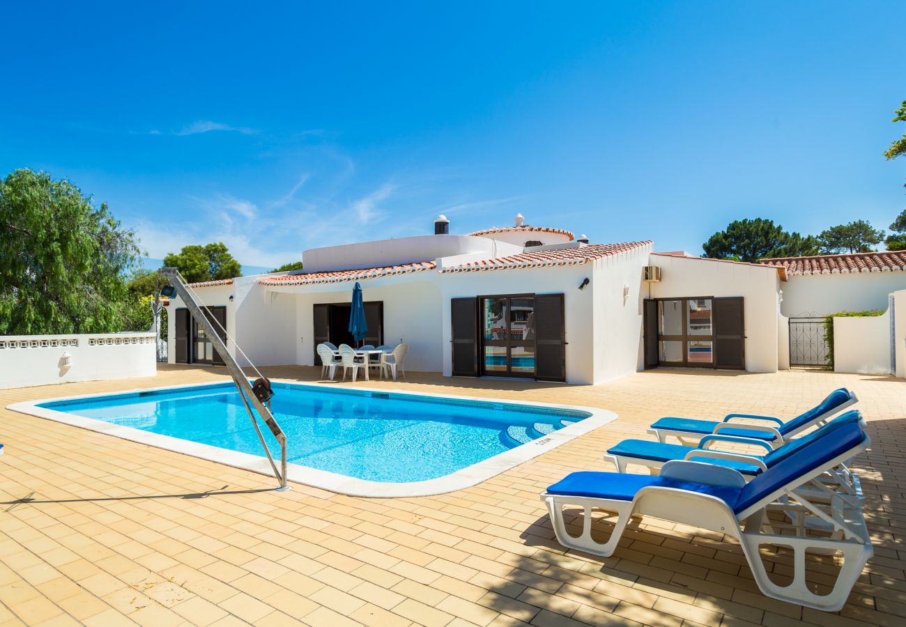 Villa in Carvoeiro - Casa dos Caes - Private pool, just 500m from golf course & 1.5km from beach