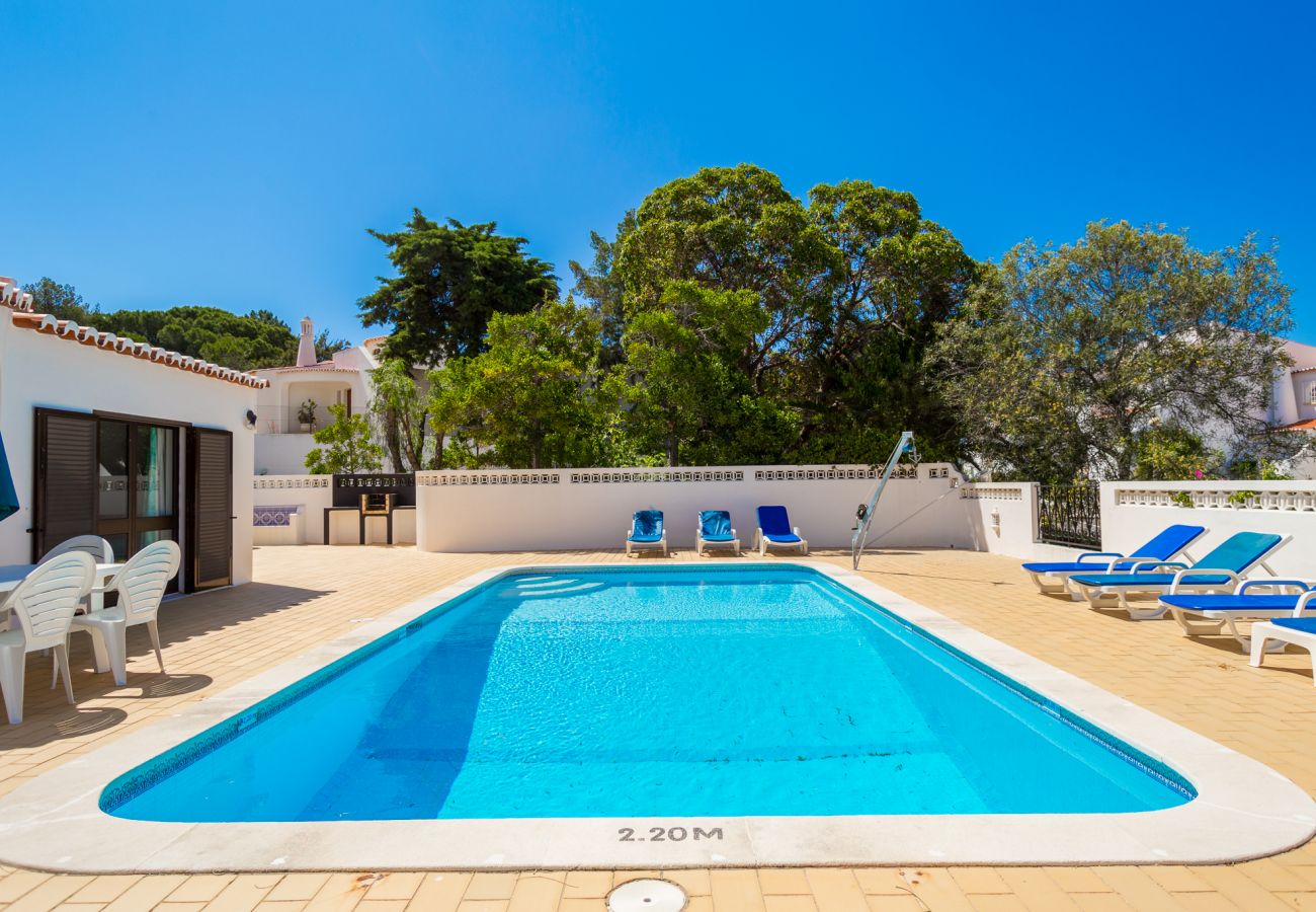 Villa in Carvoeiro - Casa dos Caes - Private pool, just 500m from golf course & 1.5km from beach