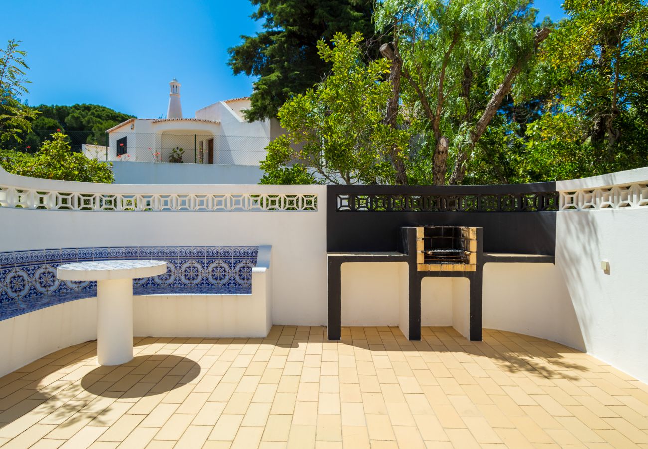 Villa in Carvoeiro - Casa dos Caes - Private pool, just 500m from golf course & 1.5km from beach