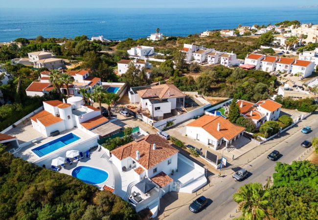 Villa in Carvoeiro - Casa Pachorrenta - Private swimming pool & walking distance to beach & amenities