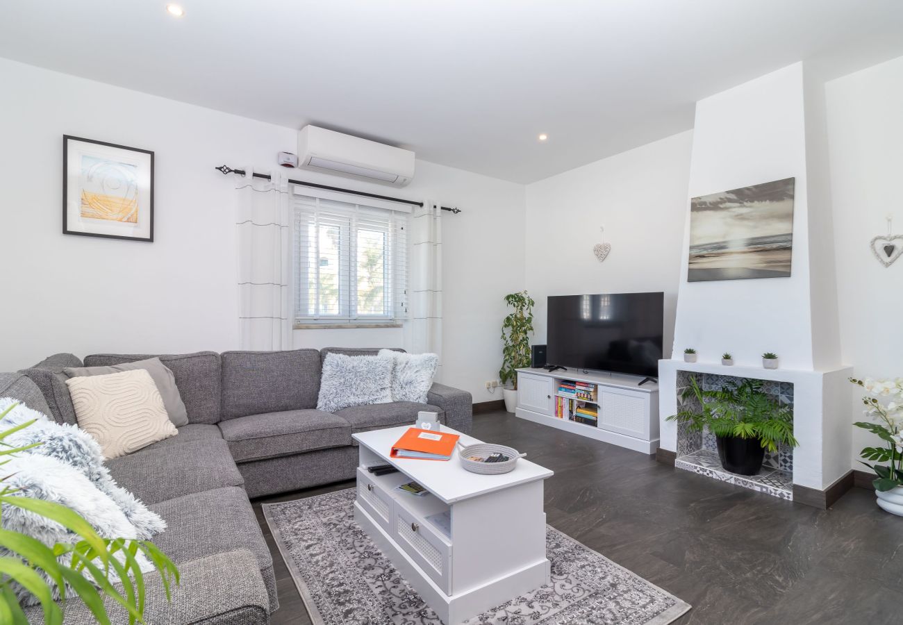 Villa in Carvoeiro - Casa Pachorrenta - Private swimming pool & walking distance to beach & amenities