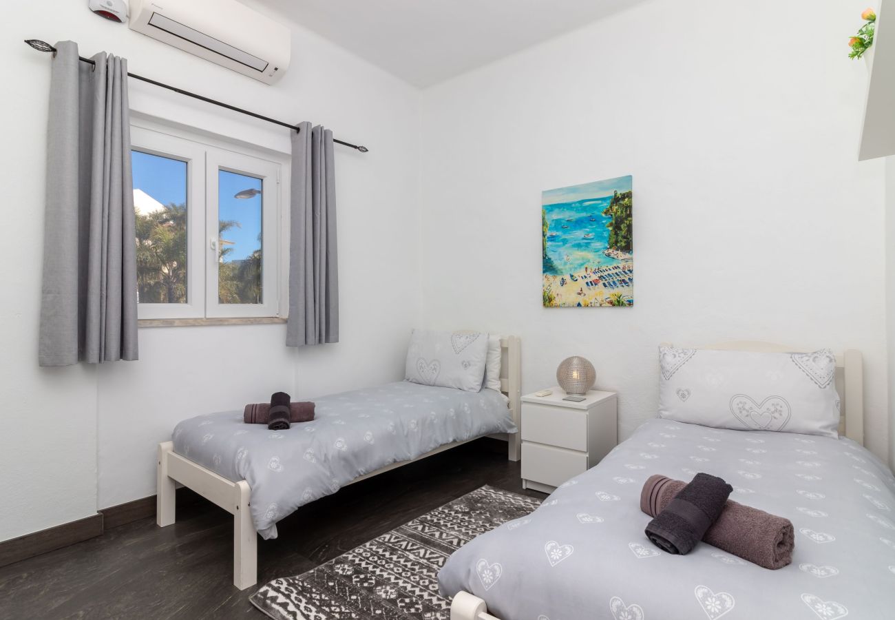 Villa in Carvoeiro - Casa Pachorrenta - Private swimming pool & walking distance to beach & amenities