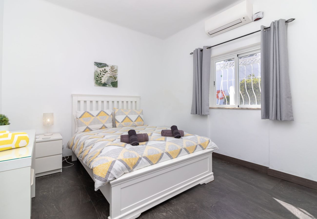 Villa in Carvoeiro - Casa Pachorrenta - Private swimming pool & walking distance to beach & amenities