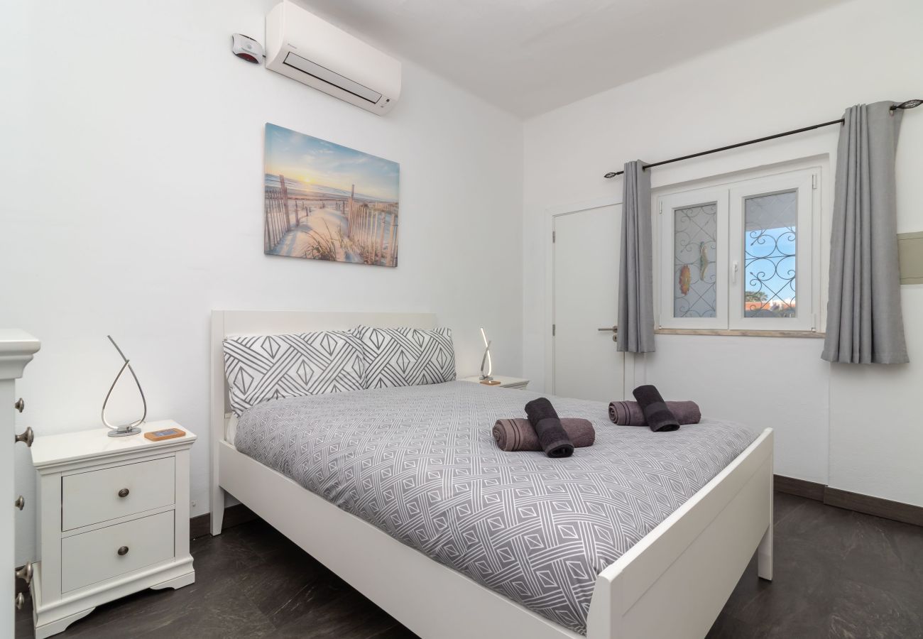 Villa in Carvoeiro - Casa Pachorrenta - Private swimming pool & walking distance to beach & amenities