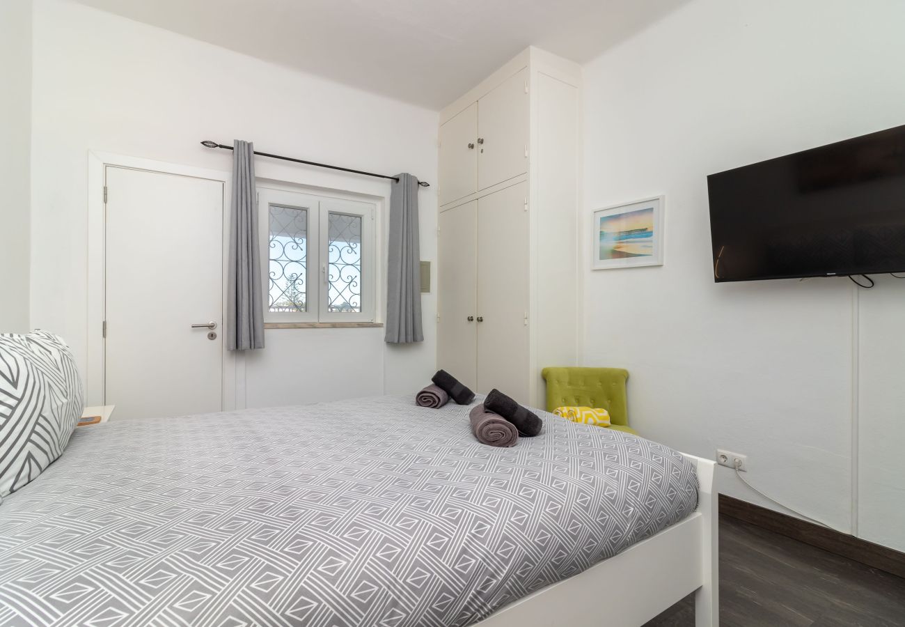 Villa in Carvoeiro - Casa Pachorrenta - Private swimming pool & walking distance to beach & amenities